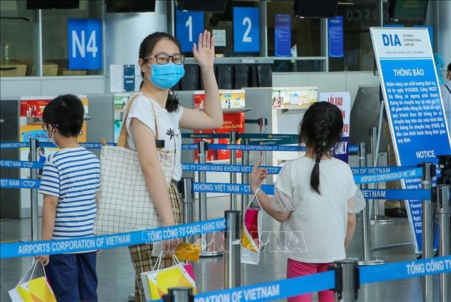 Chuyến bay đầu tiên giải cứu 207 du khách Hà Nội mắc kẹt tại Đà Nẵng - 1 Chuyến bay đầu tiên giải cứu 207 du khách Hà Nội mắc kẹt tại Đà Nẵng - 1