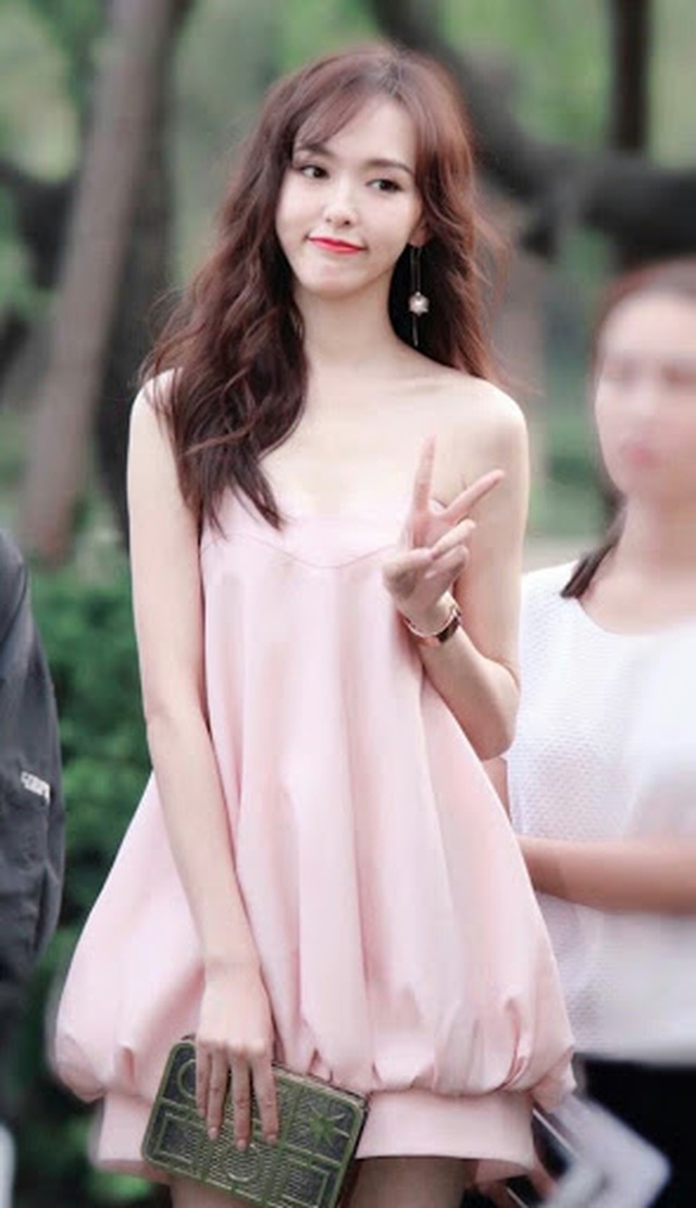 Fan xót xa nhìn đôi chân “cò hương” của Đường Yên sau nửa năm sinh nở - 8 Fan xót xa nhìn đôi chân “cò hương” của Đường Yên sau nửa năm sinh nở - 8
