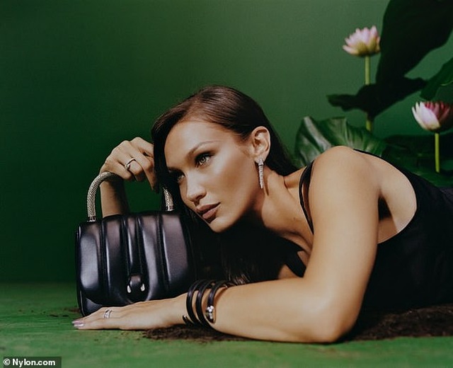 Mê mẩn eo thon nhỏ xíu của Bella Hadid - 7 Mê mẩn eo thon nhỏ xíu của Bella Hadid - 7
