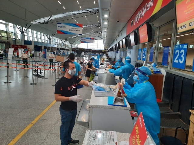 Vietjet đưa hơn 800 khách từ tâm dịch Đà Nẵng trở về nhà - 3 Vietjet đưa hơn 800 khách từ tâm dịch Đà Nẵng trở về nhà - 3