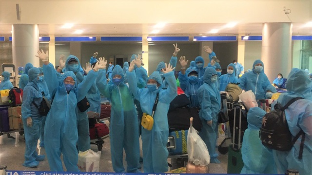 “Giải cứu” thêm hơn 500 khách Hà Nội, TPHCM khỏi tâm dịch Đà Nẵng - 6 “Giải cứu” thêm hơn 500 khách Hà Nội, TPHCM khỏi tâm dịch Đà Nẵng - 6