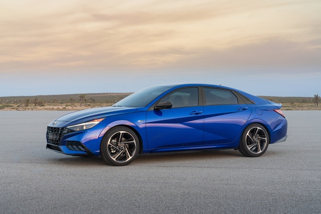 Hyundai Elantra N Line 2021 trình làng với động cơ hơn 200 mã lực - 4 Hyundai Elantra N Line 2021 trình làng với động cơ hơn 200 mã lực - 4