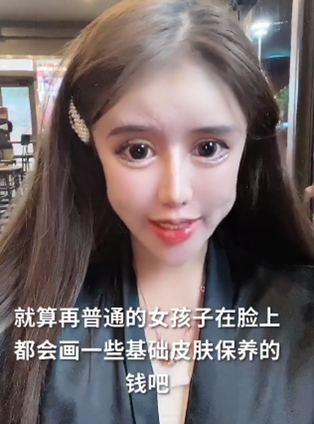 Hoảng sợ trước “gương mặt rắn” của người mẫu 16 tuổi nghiện phẫu thuật - 5 Hoảng sợ trước “gương mặt rắn” của người mẫu 16 tuổi nghiện phẫu thuật - 5