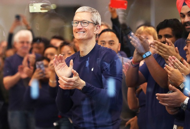 Sau gần một thập kỷ bán iPhone, Tim Cook chính thức trở thành tỷ phú - 2