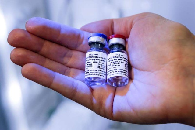 Việt Nam đăng ký mua vắc xin ngừa Covid-19 của Nga và Anh - 1