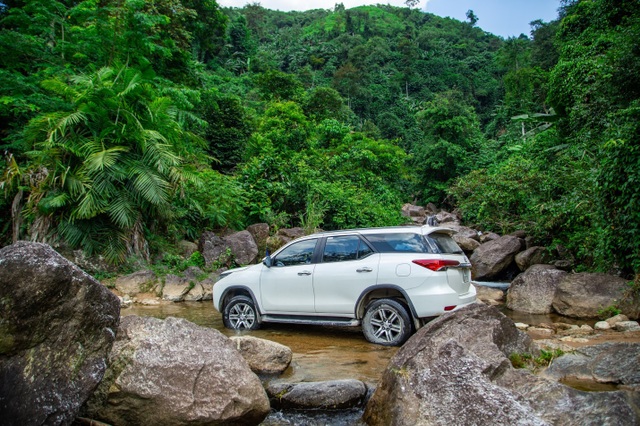 Toyota Việt Nam ưu đãi “khủng” cho khách mua xe Fortuner - 4 Toyota Việt Nam ưu đãi “khủng” cho khách mua xe Fortuner - 4