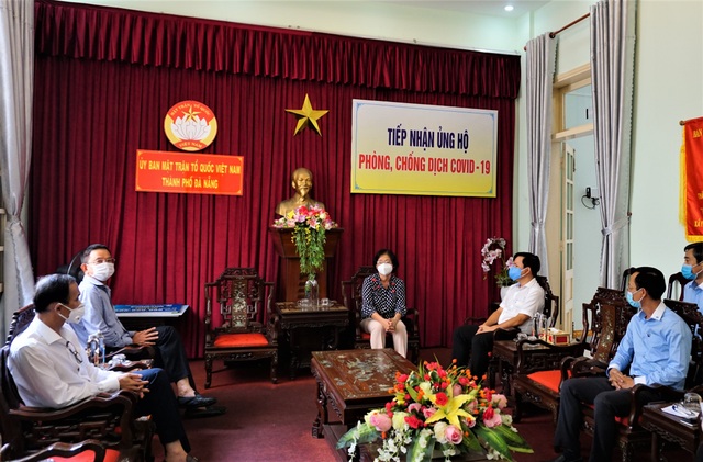 Vietcombank ủng hộ 5 tỷ đồng chung tay cùng thành phố Đà Nẵng đẩy lùi Covid-19 - 2 Vietcombank ủng hộ 5 tỷ đồng chung tay cùng thành phố Đà Nẵng đẩy lùi Covid-19 - 2