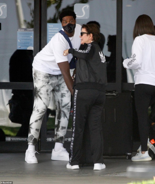 Khloe Kardashian hàn gắn quan hệ với người cũ? - 4 Khloe Kardashian hàn gắn quan hệ với người cũ? - 4