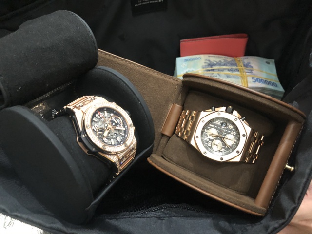 Khách VIP bỏ quên đồng hồ “siêu sang” và 500 triệu đồng trên máy bay - 1 Khách VIP bỏ quên đồng hồ “siêu sang” và 500 triệu đồng trên máy bay - 1