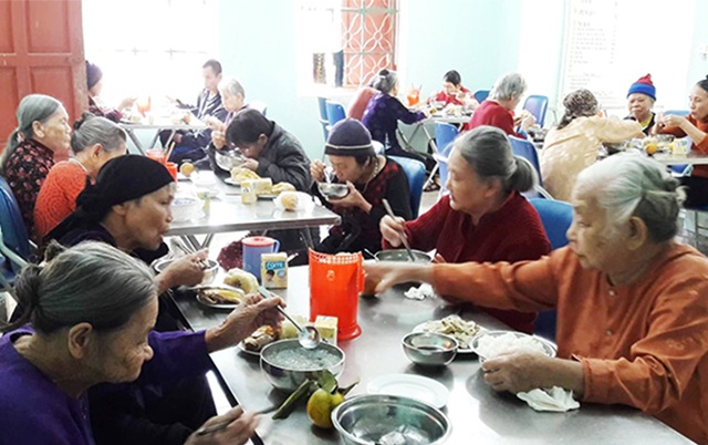 Thăm ngôi nhà chung giúp những người cao tuổi tìm lại nụ cười - 1 Thăm ngôi nhà chung giúp những người cao tuổi tìm lại nụ cười - 1