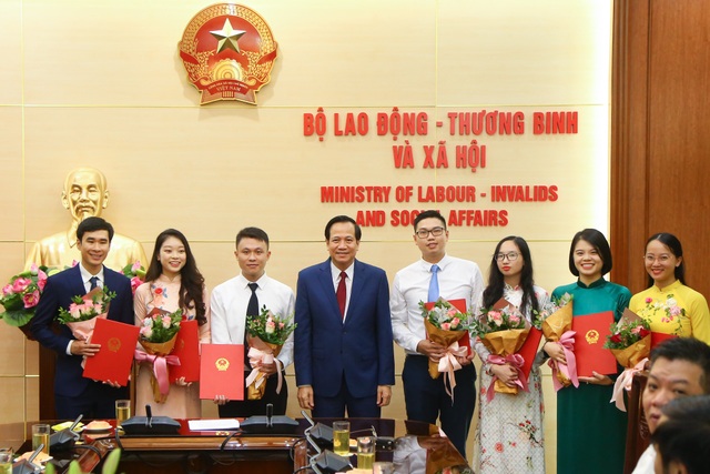 Bộ trưởng Đào Ngọc Dung: “Đã chọn được những người xứng đáng nhất” - 1 Bộ trưởng Đào Ngọc Dung: “Đã chọn được những người xứng đáng nhất” - 1