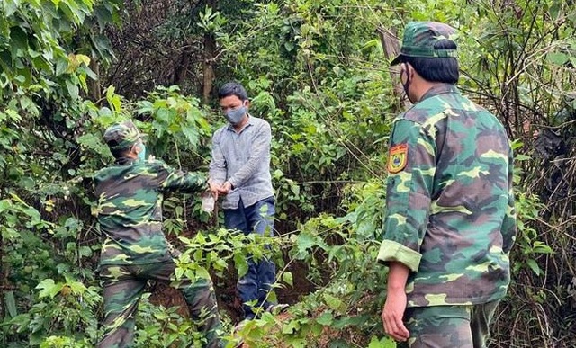 Sợ bị cách ly, tìm cách vượt biên giới trái phép về Việt Nam - 1 Sợ bị cách ly, tìm cách vượt biên giới trái phép về Việt Nam - 1