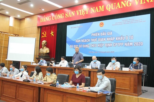 Lần đầu tiên Việt Nam đấu giá hạn ngạch nhập khẩu ô tô cũ - 1 Lần đầu tiên Việt Nam đấu giá hạn ngạch nhập khẩu ô tô cũ - 1