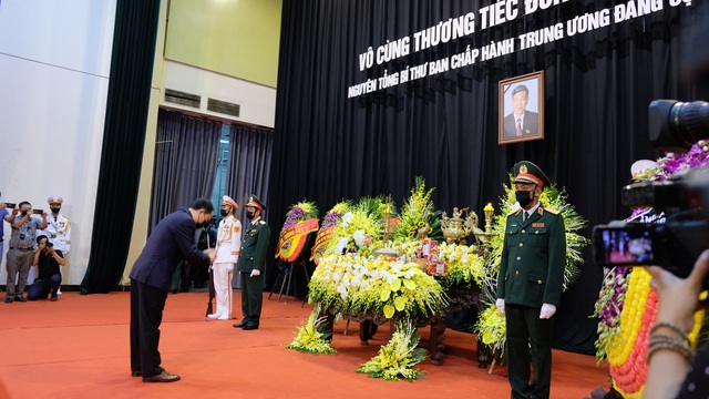 Lễ tang nguyên Tổng Bí thư Lê Khả Phiêu tại quê nhà Thanh Hóa - 4 Lễ tang nguyên Tổng Bí thư Lê Khả Phiêu tại quê nhà Thanh Hóa - 4