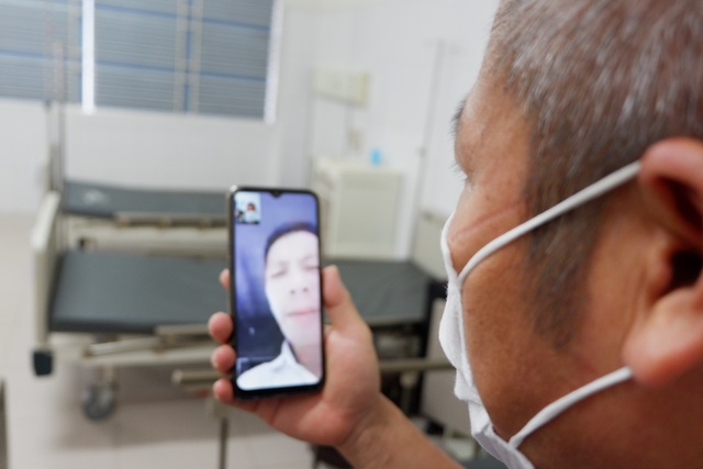 Rưng rưng cảm xúc ngày ra viện của gần 200 công dân về từ Ghi-nê Xích Đạo - 9 Rưng rưng cảm xúc ngày ra viện của gần 200 công dân về từ Ghi-nê Xích Đạo - 9