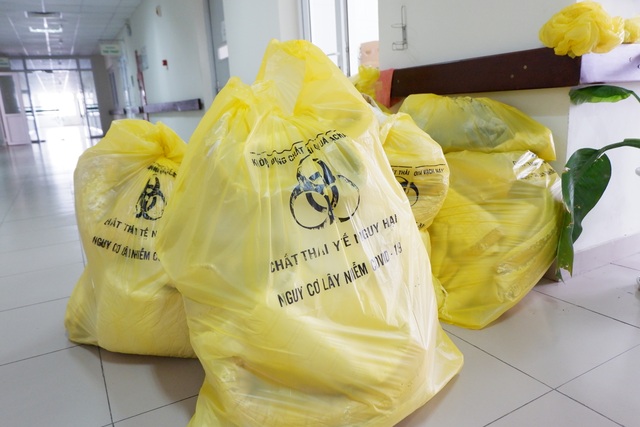 Rưng rưng cảm xúc ngày ra viện của gần 200 công dân về từ Ghi-nê Xích Đạo - 8 Rưng rưng cảm xúc ngày ra viện của gần 200 công dân về từ Ghi-nê Xích Đạo - 8