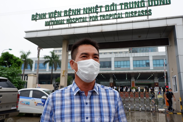 Rưng rưng cảm xúc ngày ra viện của gần 200 công dân về từ Ghi-nê Xích Đạo - 15 Rưng rưng cảm xúc ngày ra viện của gần 200 công dân về từ Ghi-nê Xích Đạo - 15