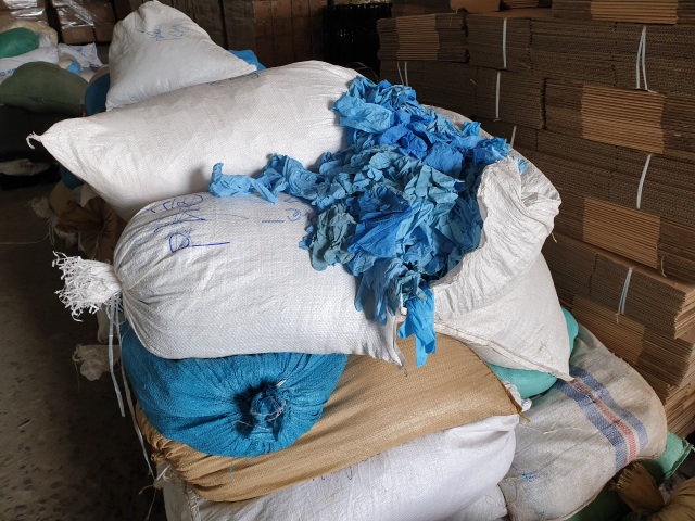Phát hiện 2 triệu găng tay y tế cũ tái chế, chuẩn bị tung ra thị trường - 2 Phát hiện 2 triệu găng tay y tế cũ tái chế, chuẩn bị tung ra thị trường - 2