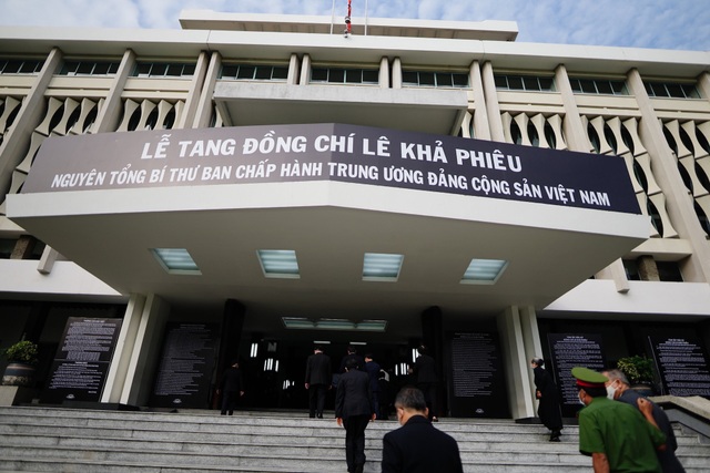 Nhân dân TPHCM tiễn biệt nguyên Tổng Bí thư Lê Khả Phiêu - 1 Nhân dân TPHCM tiễn biệt nguyên Tổng Bí thư Lê Khả Phiêu - 1
