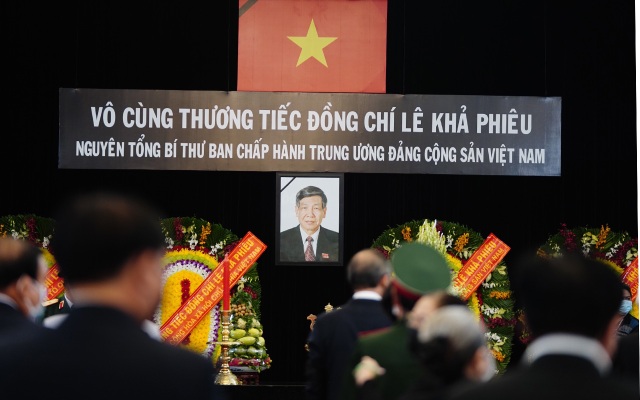 Nhân dân TPHCM tiễn biệt nguyên Tổng Bí thư Lê Khả Phiêu - 2 Nhân dân TPHCM tiễn biệt nguyên Tổng Bí thư Lê Khả Phiêu - 2