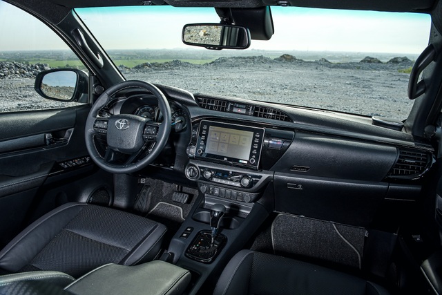 Toyota Hilux 2020 giá từ 628 triệu, thêm công nghệ để cạnh tranh Ranger - 2 Toyota Hilux 2020 giá từ 628 triệu, thêm công nghệ để cạnh tranh Ranger - 2