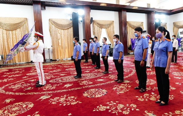 Nhân dân TPHCM tiễn biệt nguyên Tổng Bí thư Lê Khả Phiêu - 8 Nhân dân TPHCM tiễn biệt nguyên Tổng Bí thư Lê Khả Phiêu - 8