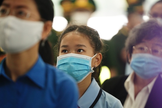 Nhân dân TPHCM tiễn biệt nguyên Tổng Bí thư Lê Khả Phiêu - 10 Nhân dân TPHCM tiễn biệt nguyên Tổng Bí thư Lê Khả Phiêu - 10