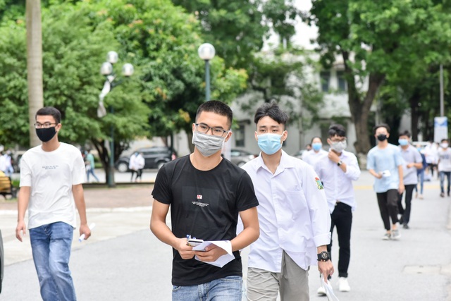 Thí sinh háo hức tham dự Bài kiểm tra tư duy vào trường ĐH Bách khoa Hà Nội - 10 Thí sinh háo hức tham dự Bài kiểm tra tư duy vào trường ĐH Bách khoa Hà Nội - 10