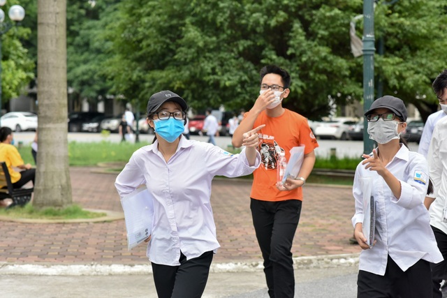 Thí sinh háo hức tham dự Bài kiểm tra tư duy vào trường ĐH Bách khoa Hà Nội - 11 Thí sinh háo hức tham dự Bài kiểm tra tư duy vào trường ĐH Bách khoa Hà Nội - 11