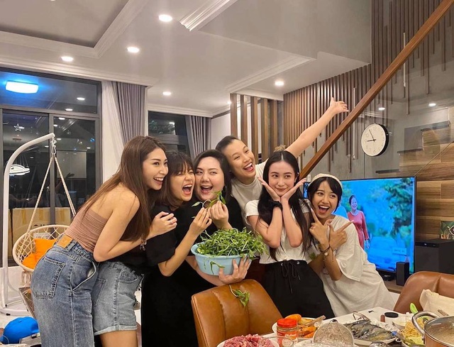 Mai Phương Thúy xưng “vợ chồng” với Noo Phước Thịnh, chơi ma sói xuyên đêm - 3 Mai Phương Thúy xưng “vợ chồng” với Noo Phước Thịnh, chơi ma sói xuyên đêm - 3
