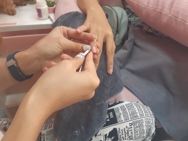 Thu nhập giảm, chị em nhịn làm đẹp vì Covid-19 - 4 Thu nhập giảm, chị em nhịn làm đẹp vì Covid-19 - 4