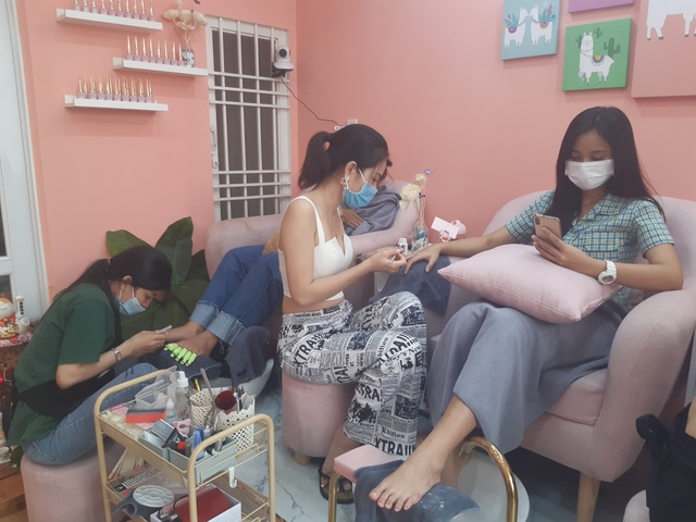 Thu nhập giảm, chị em nhịn làm đẹp vì Covid-19 - 5 Thu nhập giảm, chị em nhịn làm đẹp vì Covid-19 - 5