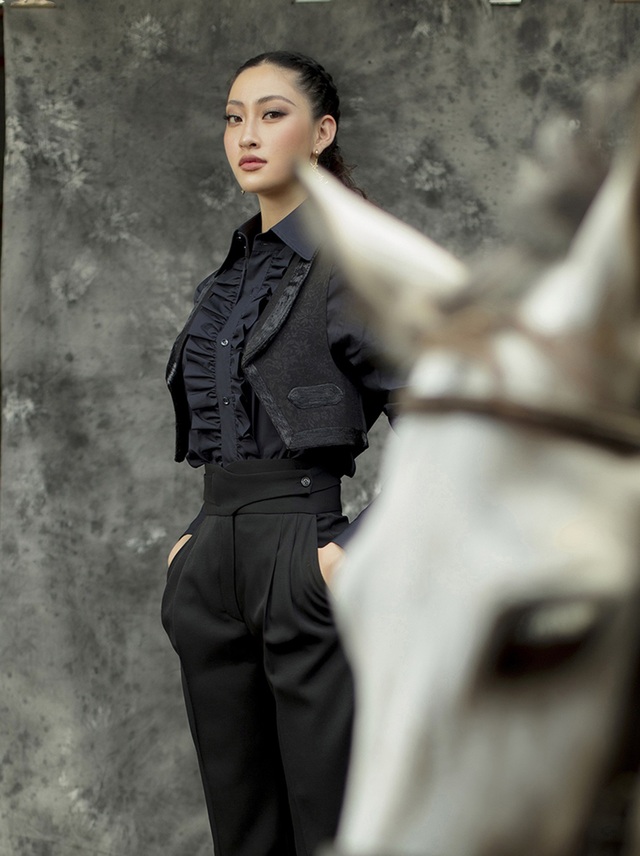 Hoa hậu Lương Thùy Linh thay đổi hình ảnh khác lạ đón tuổi 20 - 6 Hoa hậu Lương Thùy Linh thay đổi hình ảnh khác lạ đón tuổi 20 - 6