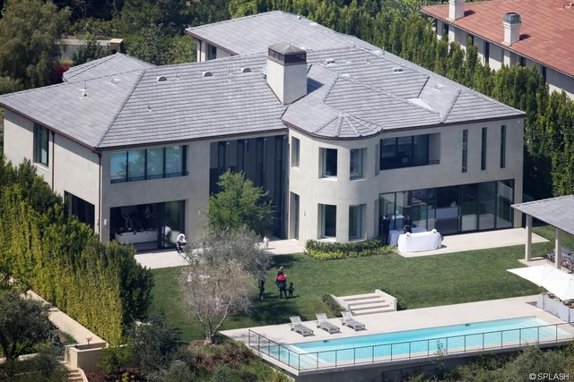 Khối bất động sản khổng lồ trải khắp nước Mỹ của vợ chồng Kim Kardashian - 15 Khối bất động sản khổng lồ trải khắp nước Mỹ của vợ chồng Kim Kardashian - 15