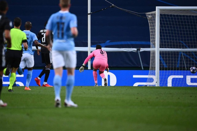 Nhìn lại trận thua đắng ngắt của Man City trước Lyon - 8 Nhìn lại trận thua đắng ngắt của Man City trước Lyon - 8
