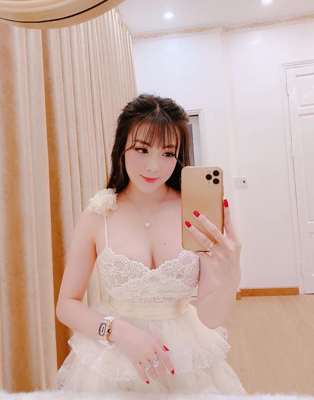 Nổi như cồn vì quá gợi cảm, 3 cô giáo xinh đẹp giờ ra sao? - 8 Nổi như cồn vì quá gợi cảm, 3 cô giáo xinh đẹp giờ ra sao? - 8