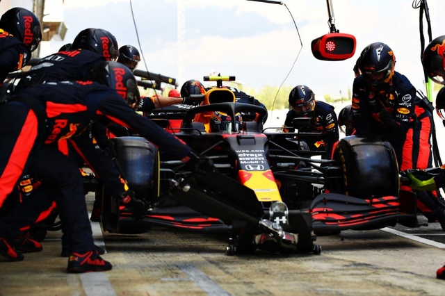 Spanish GP 2020: Thắng áp đảo, Hamilton làm được điều chưa từng có tại F1 - 7