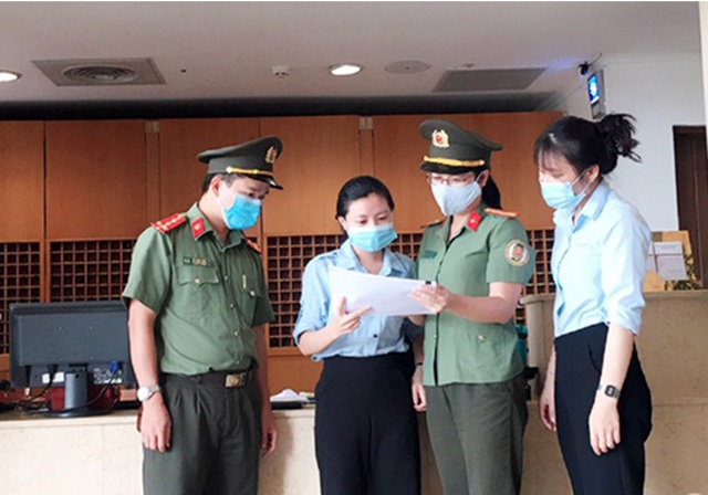 Hà Tĩnh: Phạt 13 chủ cơ sở không khai báo tạm trú cho người nước ngoài - 2 Hà Tĩnh: Phạt 13 chủ cơ sở không khai báo tạm trú cho người nước ngoài - 2