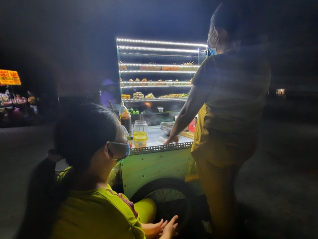 Bươn chải nghề bán cá viên chiên đêm ở Sài Gòn - 2