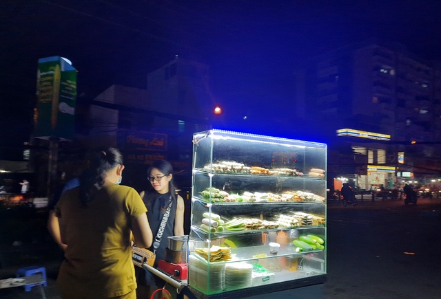Bươn chải nghề bán cá viên chiên đêm ở Sài Gòn - 3