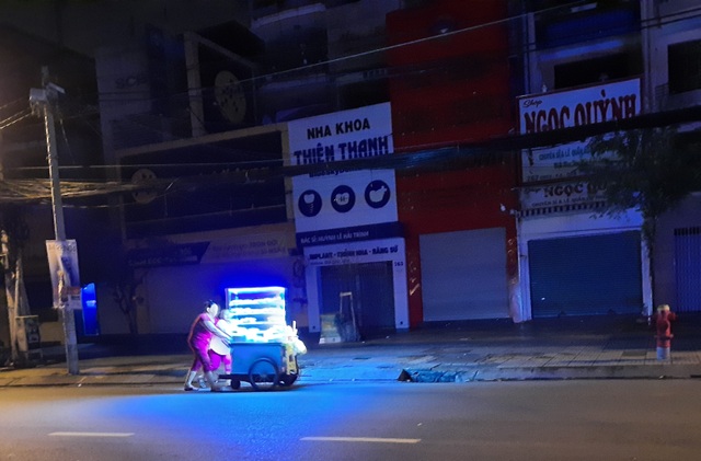 Bươn chải nghề bán cá viên chiên đêm ở Sài Gòn - 4