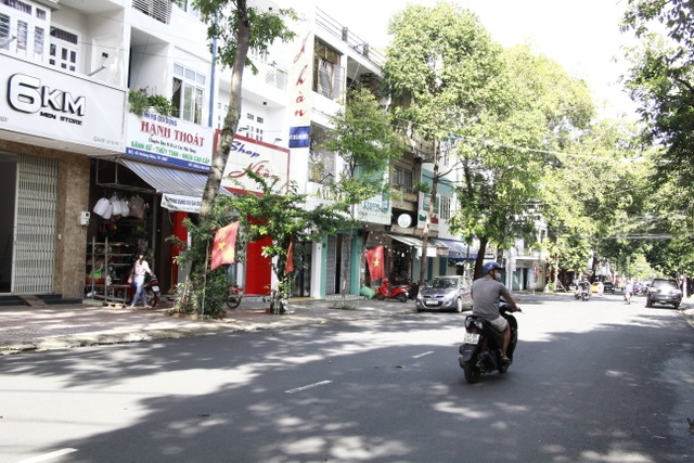 Người dân phố núi phấn khởi trở lại với cuộc sống bình thường - 9 Người dân phố núi phấn khởi trở lại với cuộc sống bình thường - 9