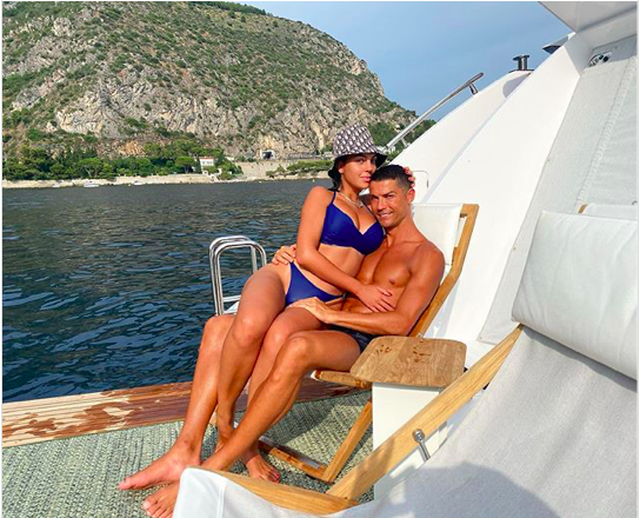Trổ tài bơi lặn, C.Ronaldo tự phong mình làm... thần biển - 3 Trổ tài bơi lặn, C.Ronaldo tự phong mình làm... thần biển - 3