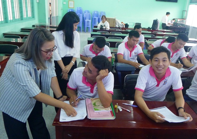 Đồng Tháp: Tăng cường dạy ngoại ngữ, kỹ năng cho lao động chờ xuất cảnh - 1 Đồng Tháp: Tăng cường dạy ngoại ngữ, kỹ năng cho lao động chờ xuất cảnh - 1