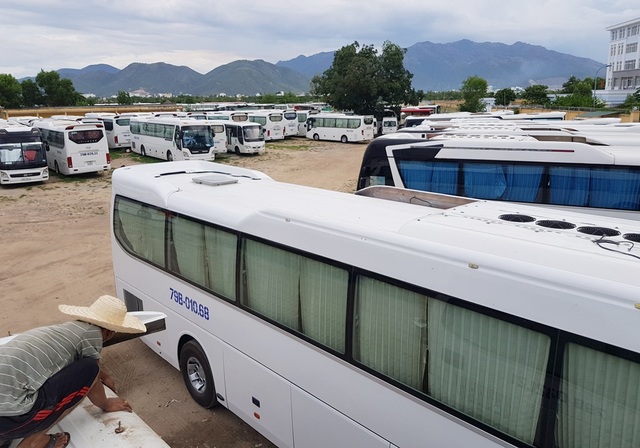 Nha Trang: Dịch Covid-19 khiến tài xế xe du lịch thất nghiệp, mất thu nhập - 4 Nha Trang: Dịch Covid-19 khiến tài xế xe du lịch thất nghiệp, mất thu nhập - 4