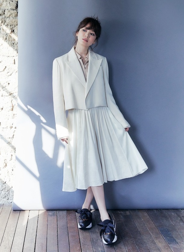 Hậu ly hôn: Song Hye Kyo sống an yên, gia đình Song Joong Ki lạnh nhạt - 7 Hậu ly hôn: Song Hye Kyo sống an yên, gia đình Song Joong Ki lạnh nhạt - 7