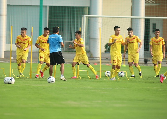 Thời tiết đẹp, U22 Việt Nam tăng tốc luyện công cho SEA Games - 1 Thời tiết đẹp, U22 Việt Nam tăng tốc luyện công cho SEA Games - 1