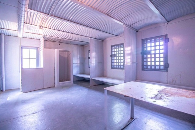 Được bán với giá hời, ngôi nhà vẫn ế vì ẩn chứa bí mật bất ngờ - 8 Được bán với giá hời, ngôi nhà vẫn ế vì ẩn chứa bí mật bất ngờ - 8