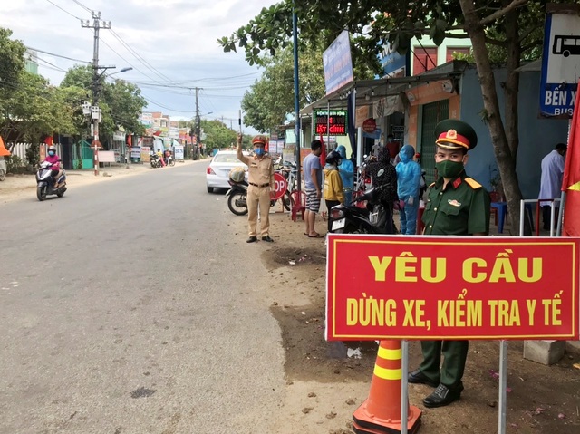 Những đêm trắng của chiến sĩ công an trên tuyến đầu chống dịch - 2