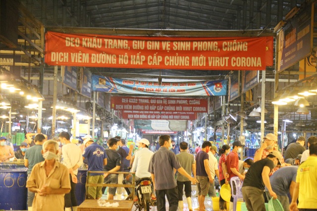 Go back to Saigon to see the bustling sleepless market in the middle of the Covid-19-4 season